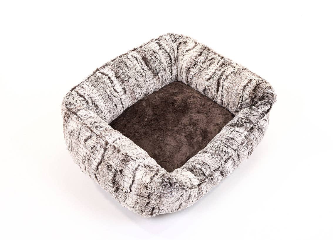 Gator with Grey Mink Lounge Bed: Medium
