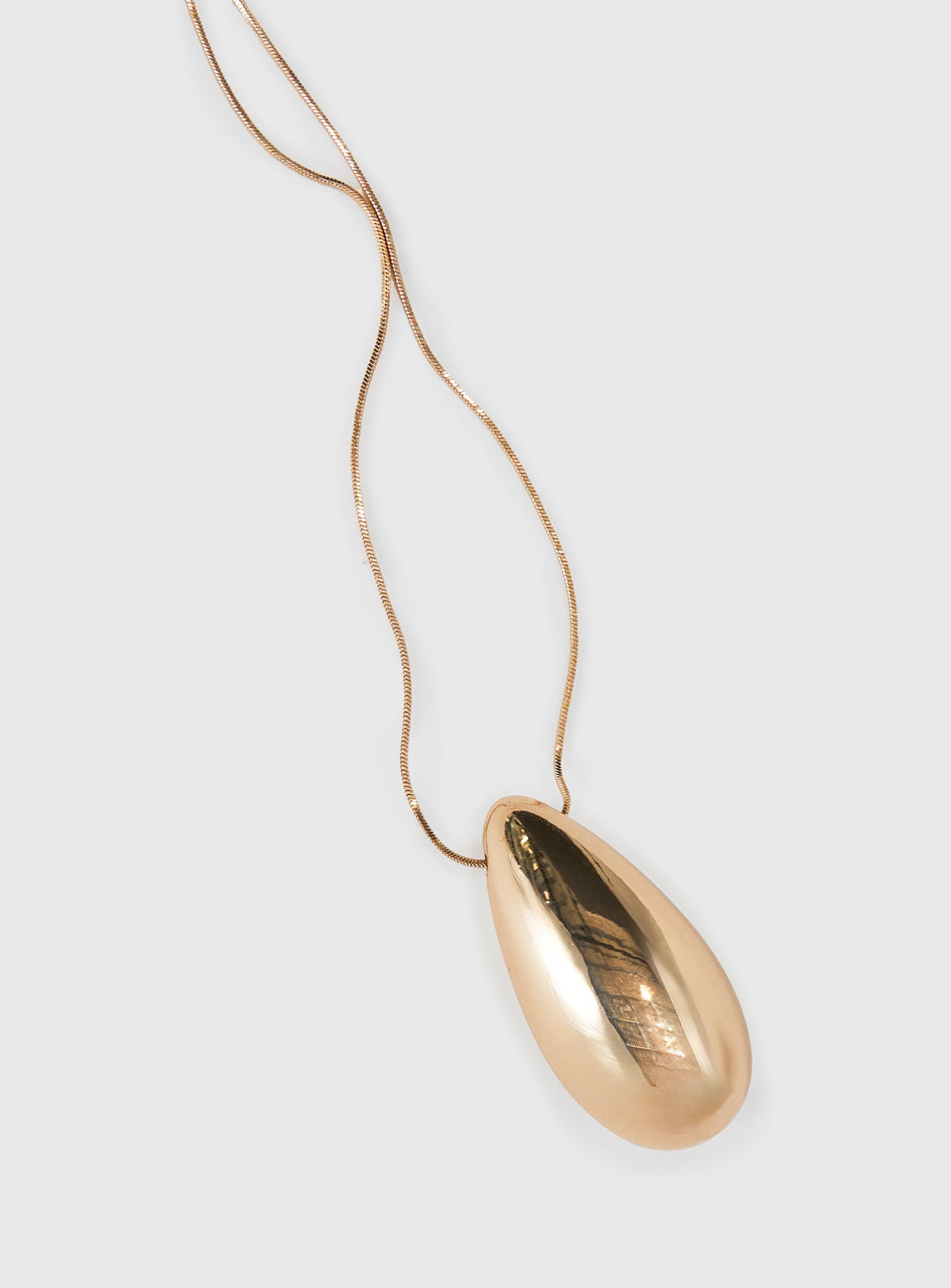 Attracted Pendant Necklace Gold