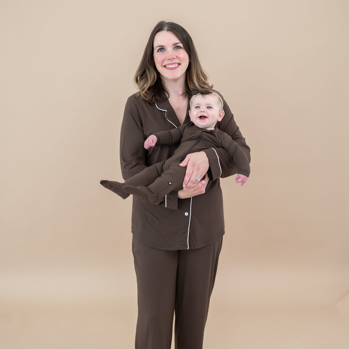 Long-Sleeved Women's Pajama Set in Espresso with Cloud Trim