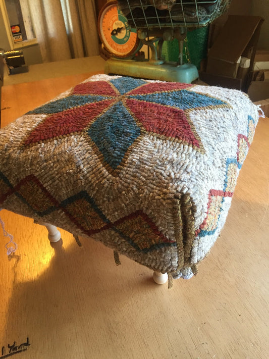 Diamond Geo Bonnet Topper Stool Pattern