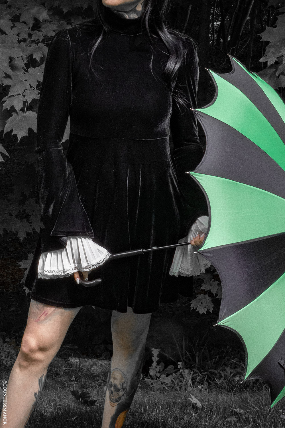 Batwing Pagoda Umbrella [BLACK/GREEN STRIPED]
