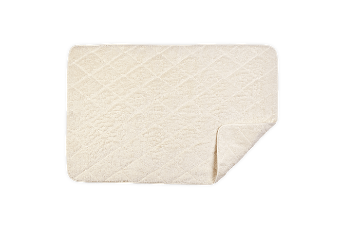 Ivory / Quilted Tub Mat: 24" W x 36" L