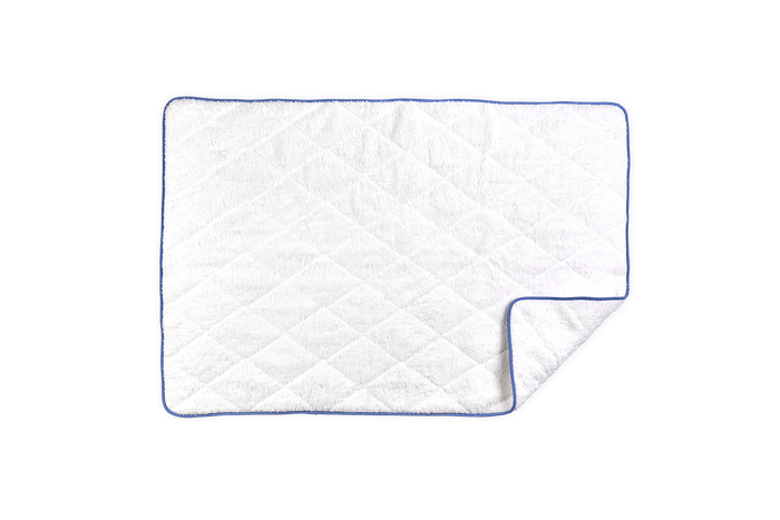 White/Azure / Quilted Tub Mat: 24" W x 36" L