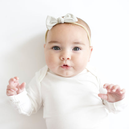 Tiny Nylon Bow in Oat
